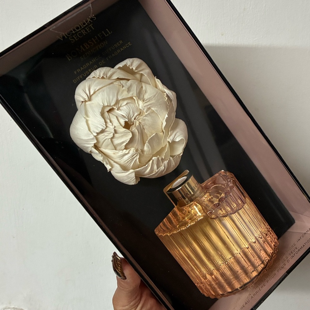 24HR DROP ⬇️ Bombshell Seduction Fragrance diffuser - Picture 2 of 2